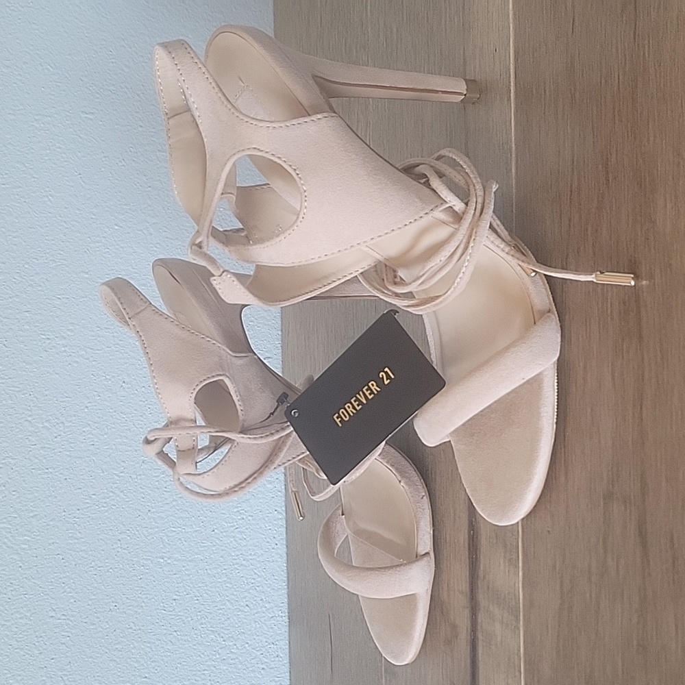 Forever21 cream pumps (us 7)